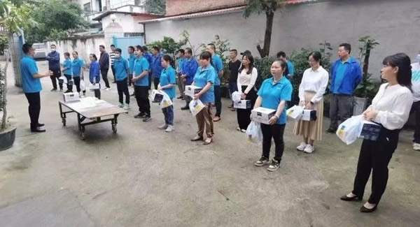 致敬勞動者，感悟勞動的意義|廣有五金&東莞合頁?